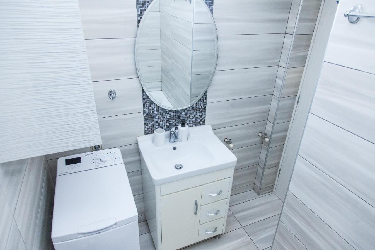 Beautiful New Decorated Apt In Athens Appartamento Esterno foto